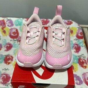 Air Max 270 BT

Pink Foam/ White-Pink